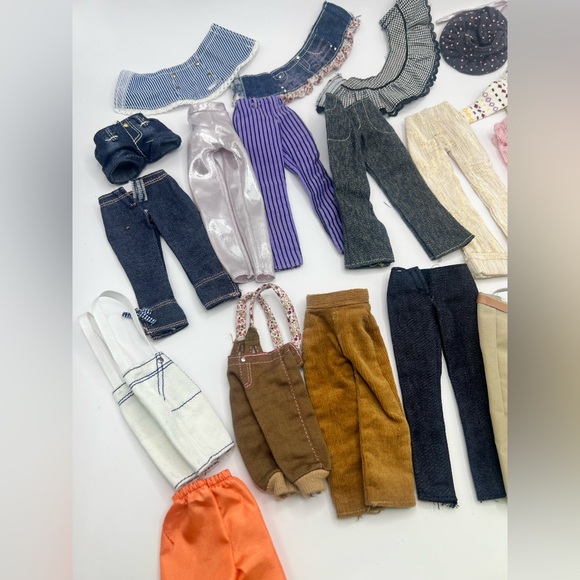 Assorted Doll Clothes Set that‎ can fit Barbie. - Picture 6 of 16